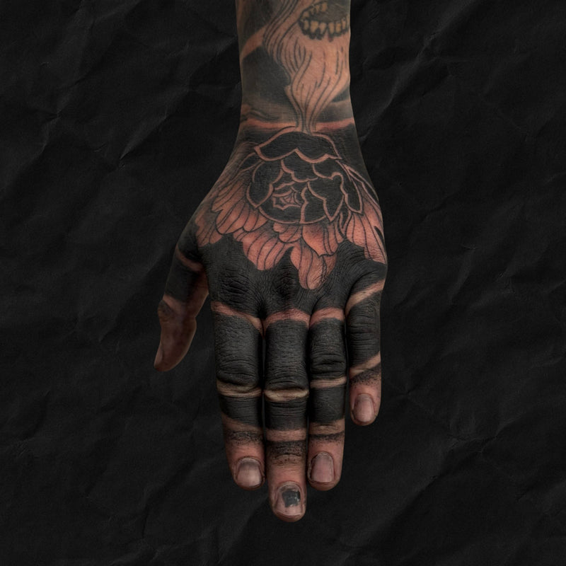 Blackwork: Blume Blackout Finger
