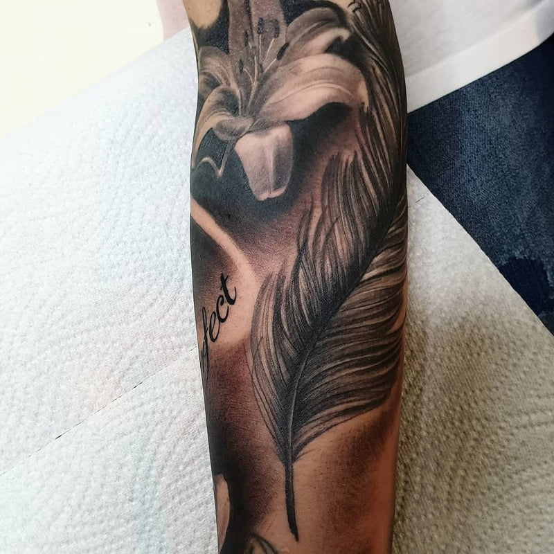 Realistic: "Feder"