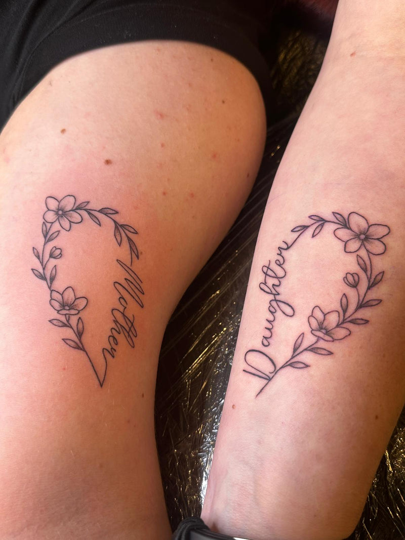 Fineline: Partnertattoo Blumenherz