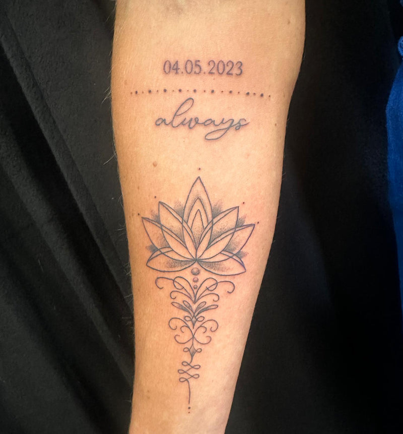 Fineline/Lettering: Blume mit Schriftzug und Datum