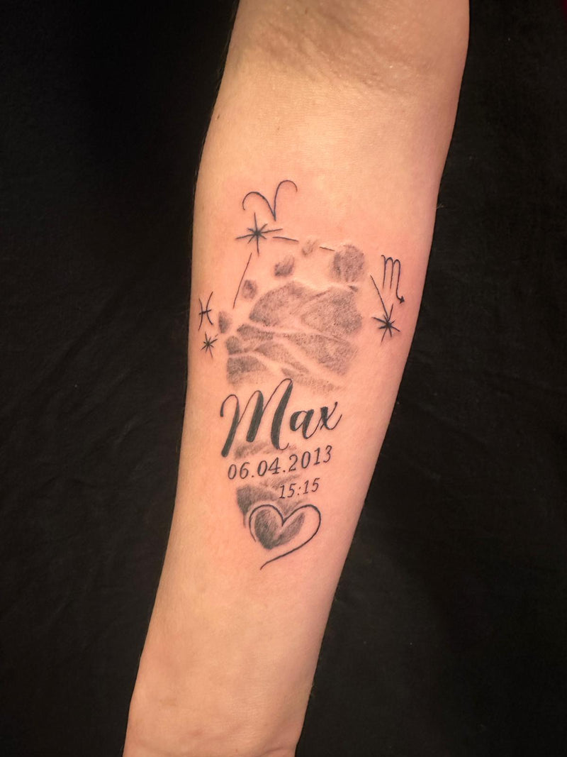 Realistic: Fußabdruck mit Lettering