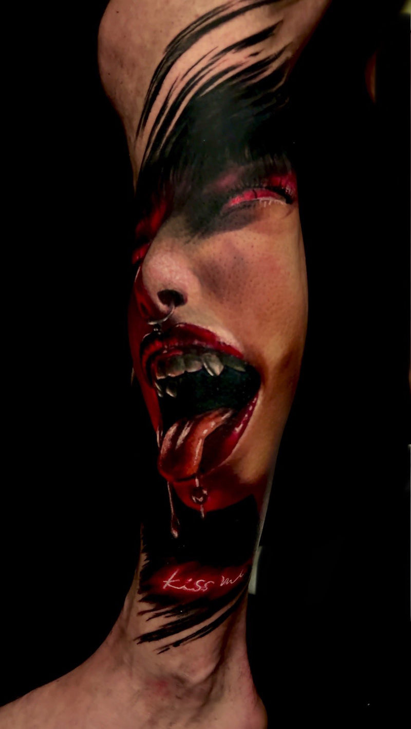 Hyperrealistic: "Kiss of The Vampire"