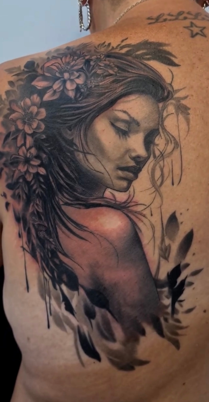 Realistic: "Frau mit Blumen"