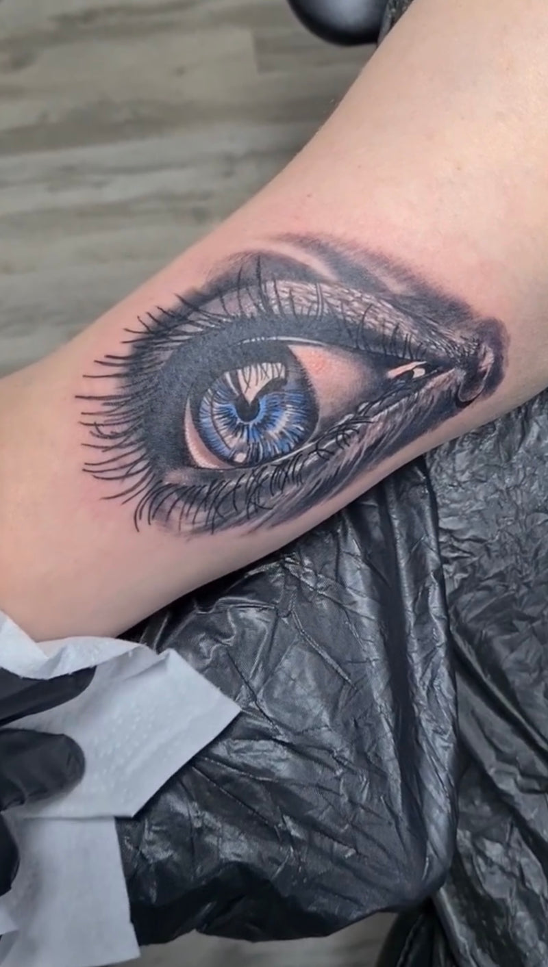 Realistic: "Auge"
