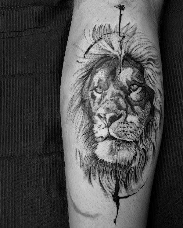 Realistic/Sketch: Löwe