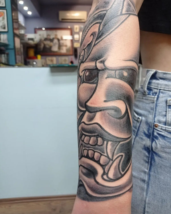 Neotraditional: Maske
