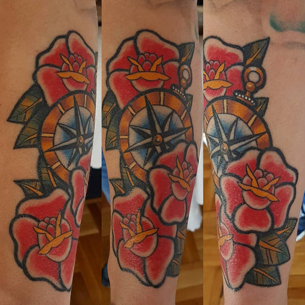 Traditional: Kompass mit Blumen