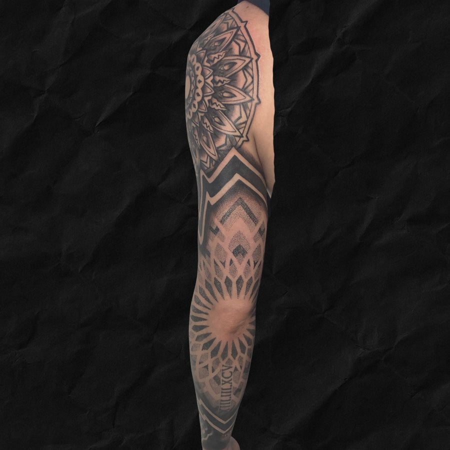 mandala sleeve arm tattoo, gestochen im atelier hannibal tattoo studio erftstadt