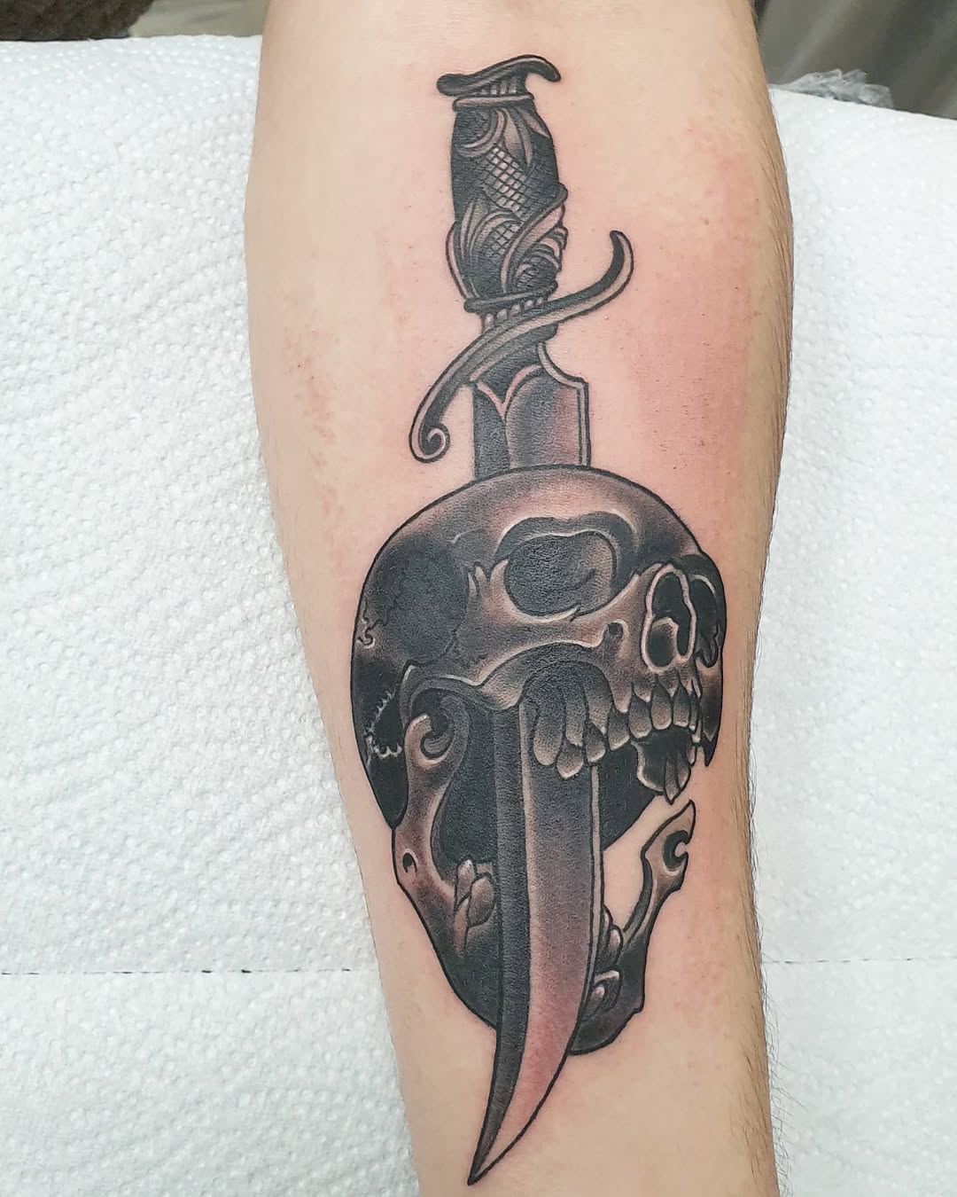 Traditional: "Dolch durch Totenkopf"
