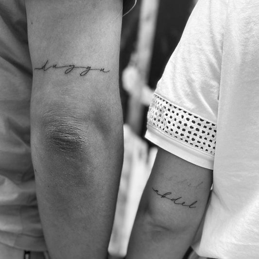 Fineline: Schriftzug Partner Tattoo
