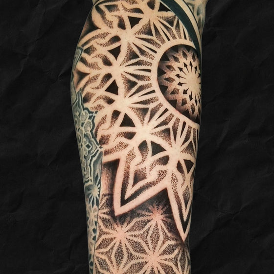 Dotwork Mandala Unterarm Tattoo gestochen im Atelier Hannibal Tattoo Studio in Euskirchen