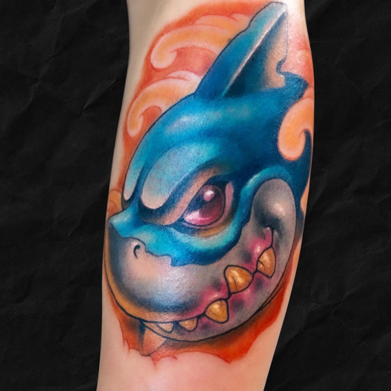 NEwschool Hai Tattoo in Farbe von Asaf aus dem Atelier Hannibal Tattoo Studio in Hürth