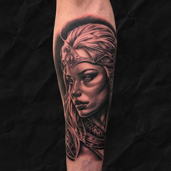 Nordic Tattoo von einem kriegerfrau im black and grey realistic stil vom Atelier Hannibal Tattoo Studio in Hürth