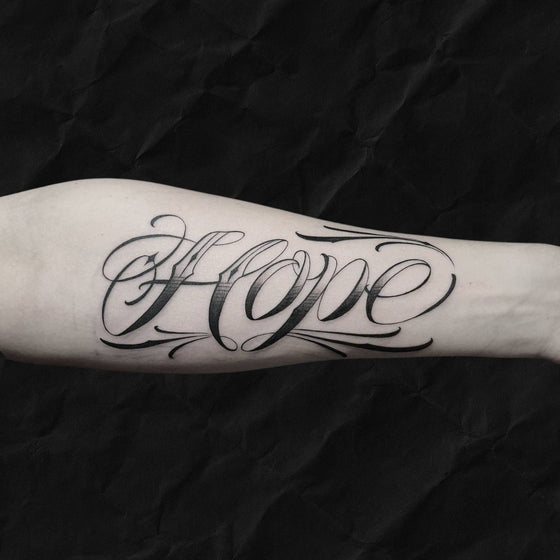 custom lettering schriftzug Tattoo "Hope" vom Atelier Hannibal Tattoo Studio in Hürth