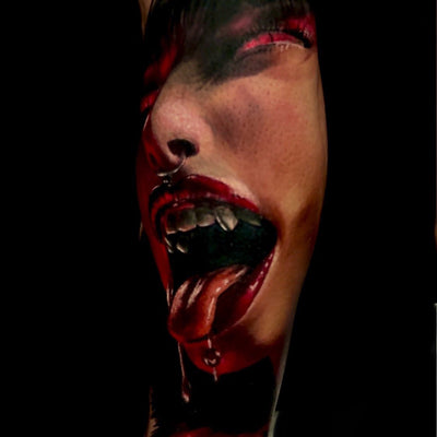 Hyperrealistic: "Kiss of The Vampire"