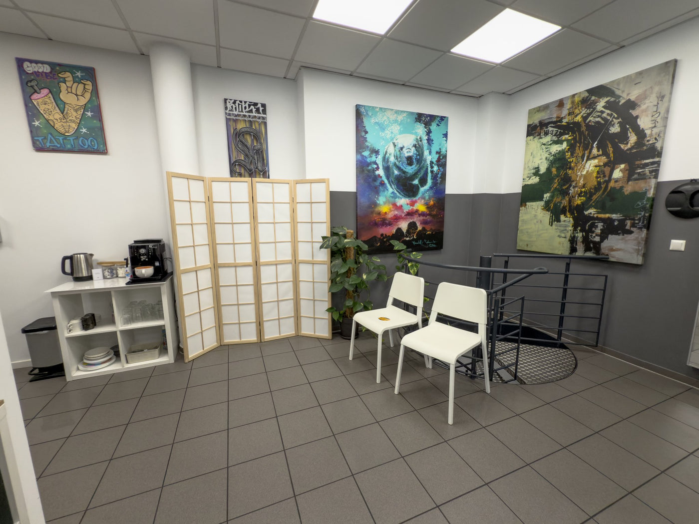 Fotoecke und wartebereich vom atelier hannibal tattoo studio in hürth