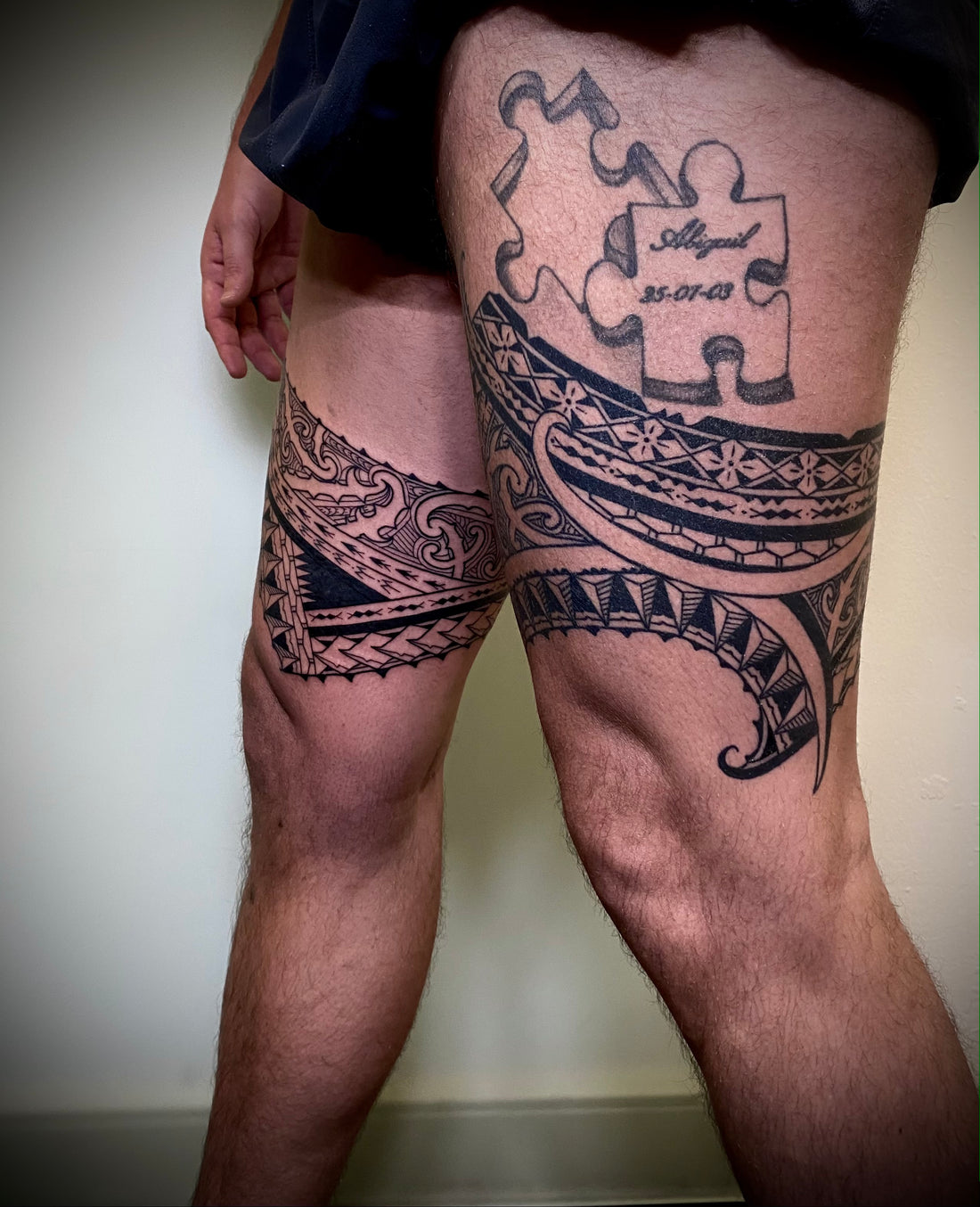 Tattoo Oberschenkel Vorne Mann