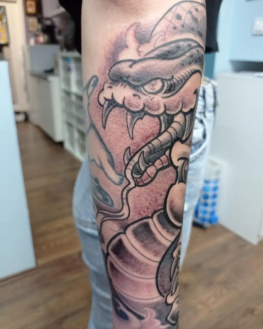 Neotraditional: Schlange