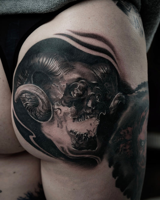 Realistic Black&Grey: Totenkopf